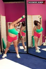 Tatiana Blair - Short 'N' Stacked Workout | Picture (1)